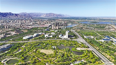 ① 10年来,石嘴山市累计完成老旧小区改造322个,改造建筑面积850万平方米,建成小微公园52个,城市建成区绿化覆盖率达44.65%,人居环境明显改善。