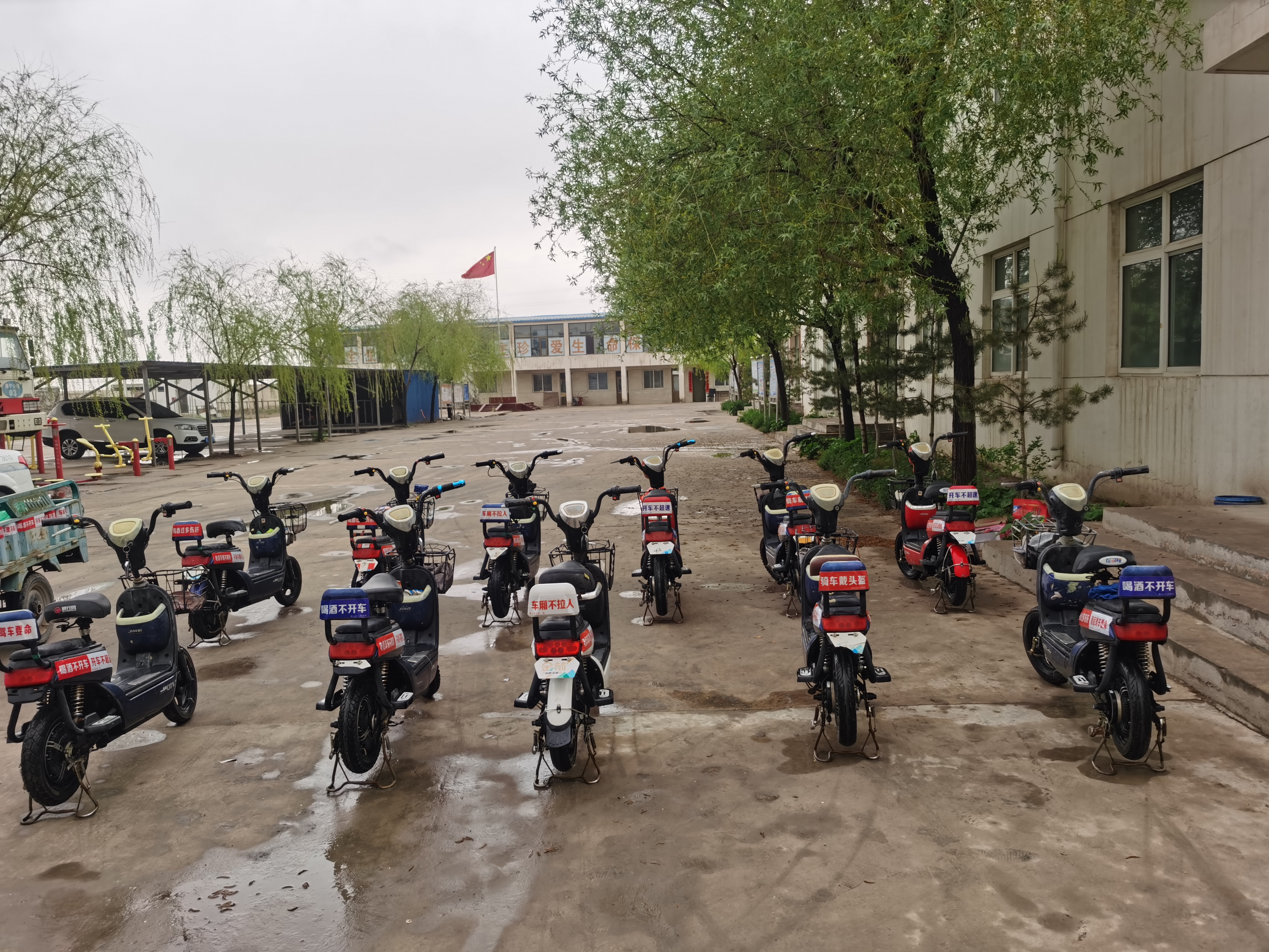 盐池大队5月7日交通安全进企业 守护安全“零距离”左文东 1429140067@qq.com 18809536528 (1).jpg