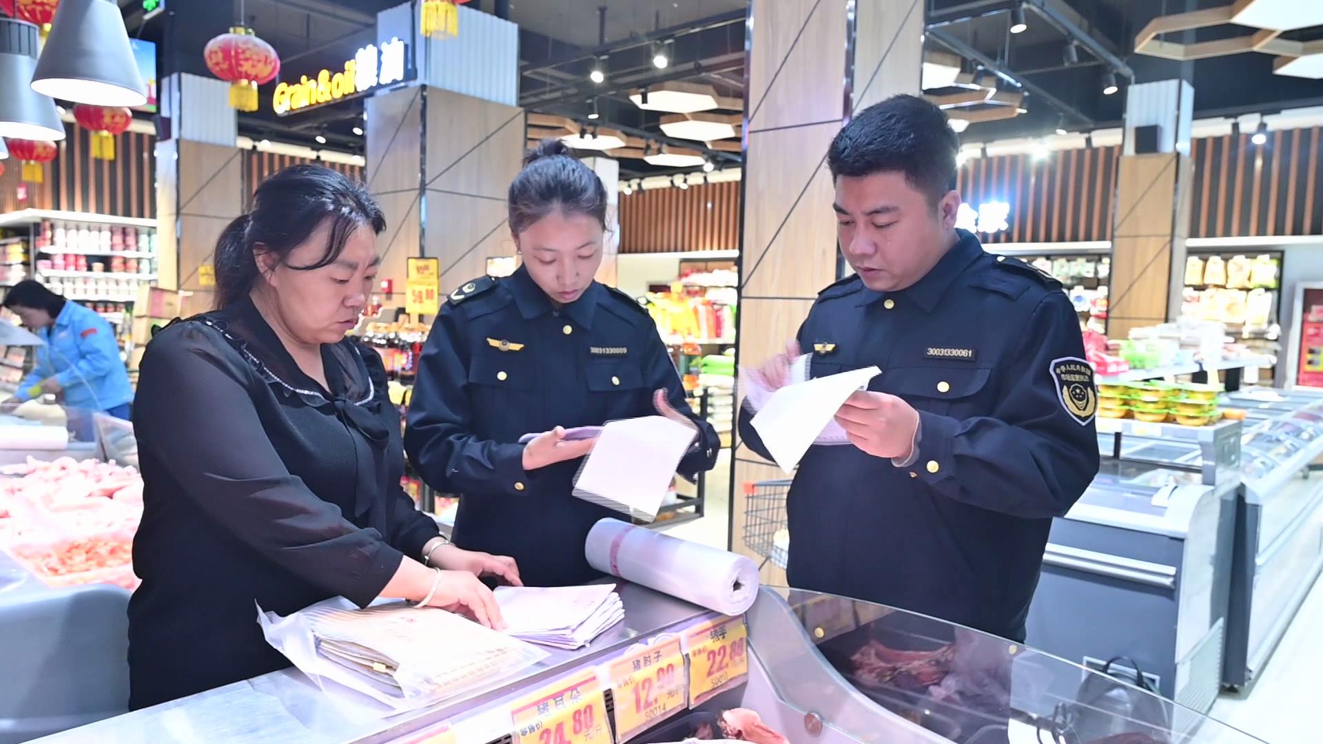 县市场监管局花马池镇南区市场监管所开展中秋节节前食品安全专项检查