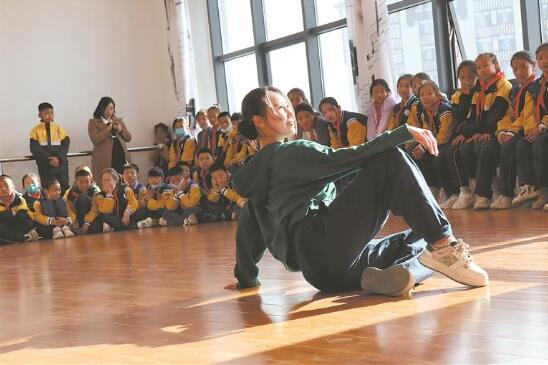 圆农村娃舞蹈梦想 &ldquo;美育工程&rdquo;进驻吴忠三所农村小学