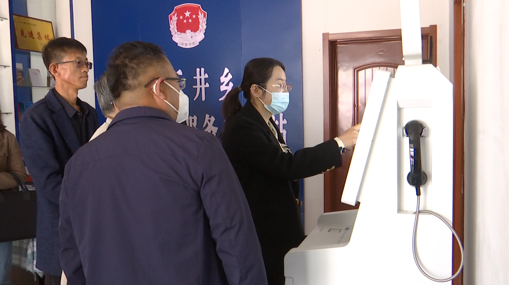 刘娜调研窗口单位工作   