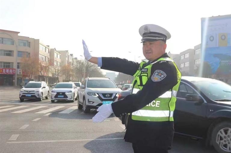 黄峰：用忠诚奉献铸就平安大道