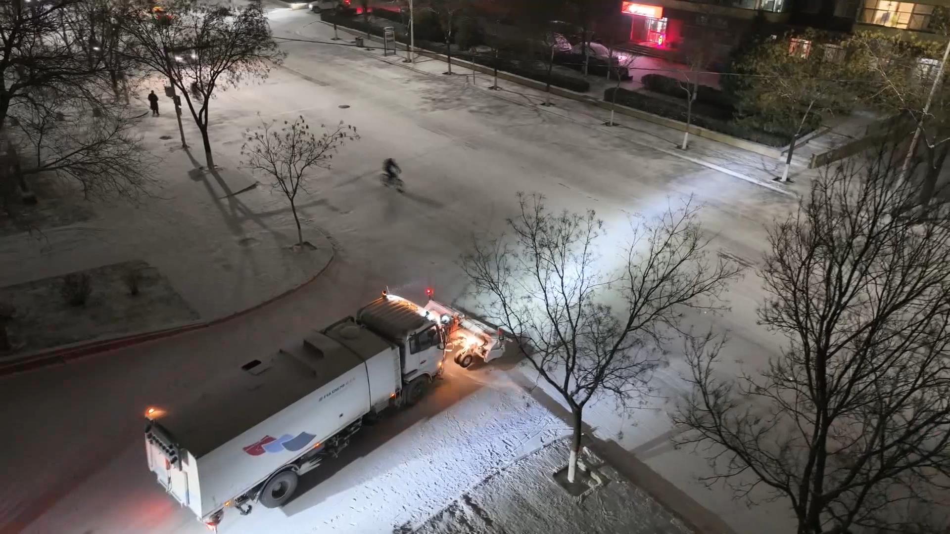 以雪为令 县住建系统全力做好城区清雪工作