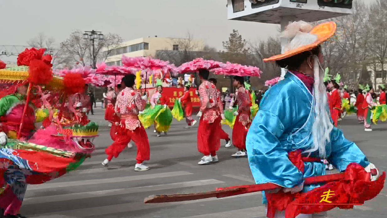 社火巡游送祝福 民俗添彩蛇年春