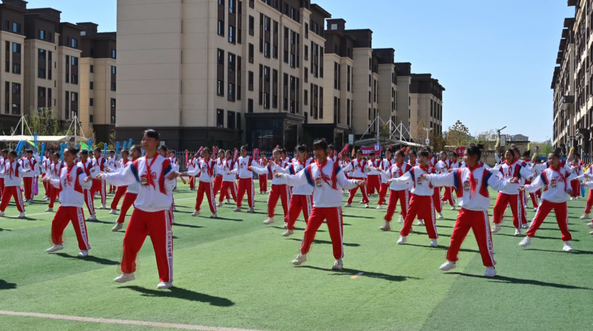 全县各小学举行春季田径运动会