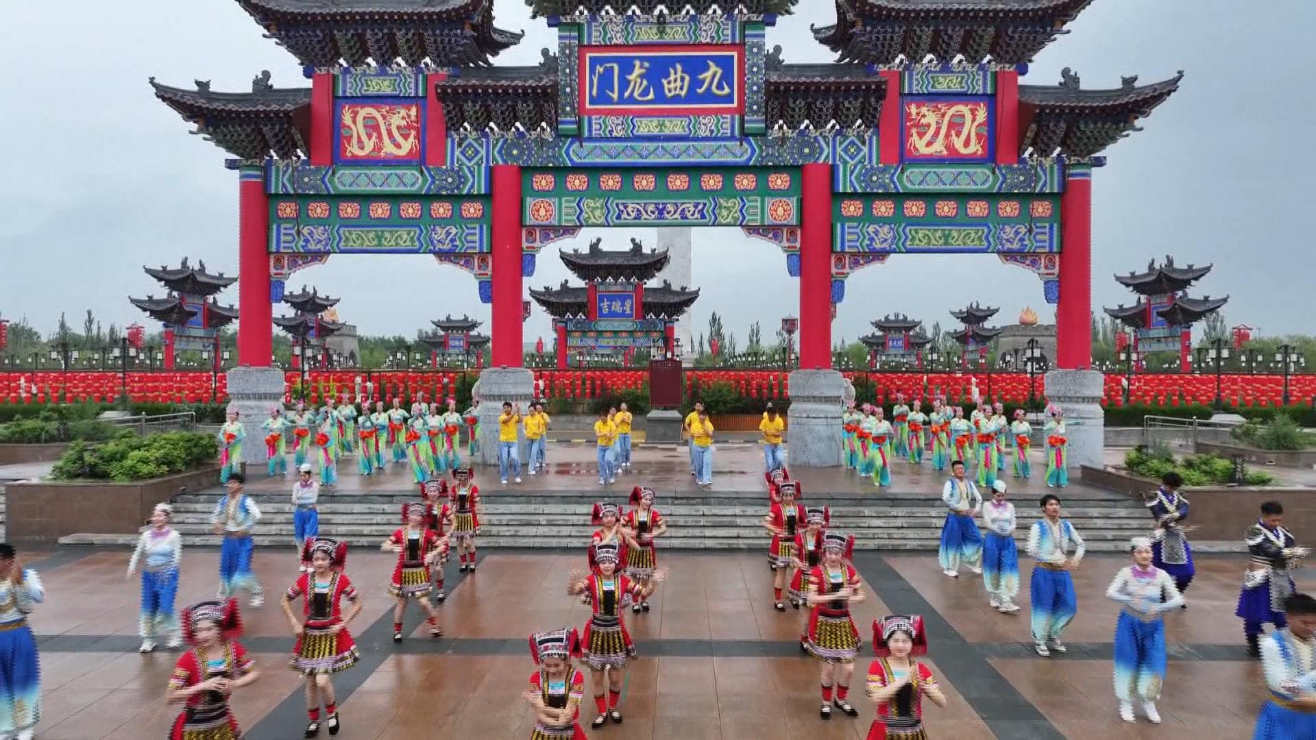 “欢跃四季·舞在盐池”2025年沿黄九省（区）优秀广场舞展演在我县举行