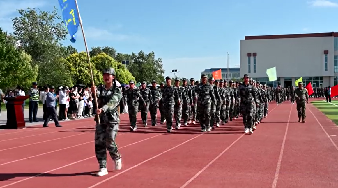 感恩奋进 牢记嘱托 | 盐池中学2025级高一新生军训高燃收官