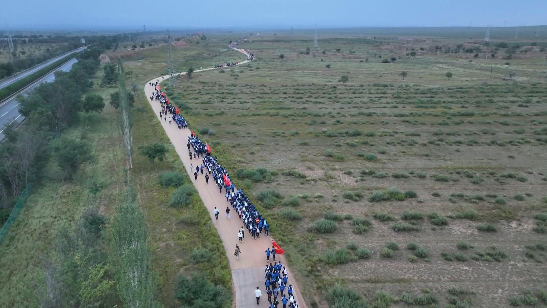 我县开展2025年弘扬抗战精神 强国复兴有我--沿长城徒步·行走的思政课研学实践活动