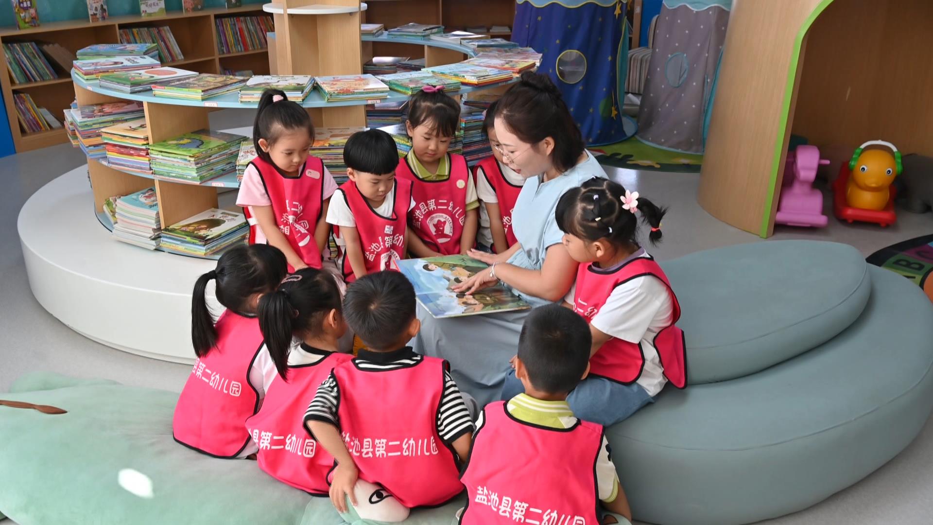 官正英：十载倾心以爱育爱 匠心耕耘幼教芳华