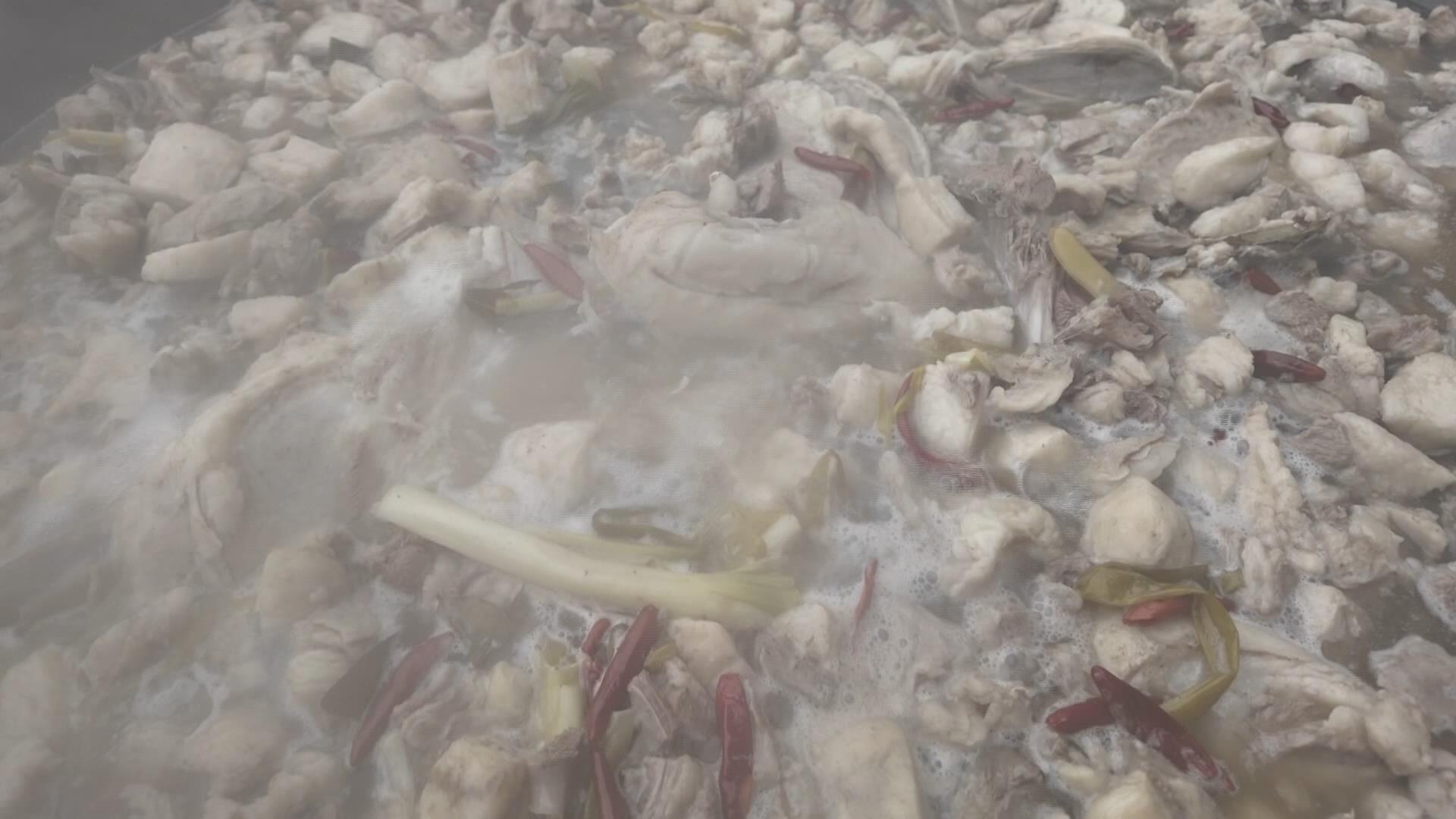 九锅飘香庆丰收 农品荟萃展新颜