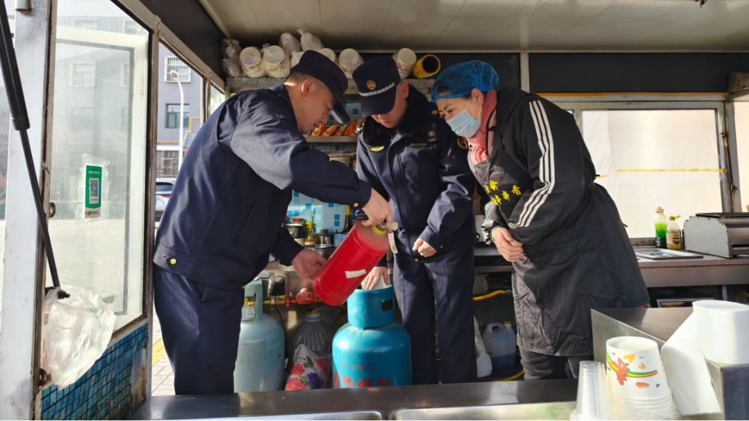 文明之光  最美盐池 | 县城管大队用柔性执法绘就城市&ldquo;暖色调&rdquo;