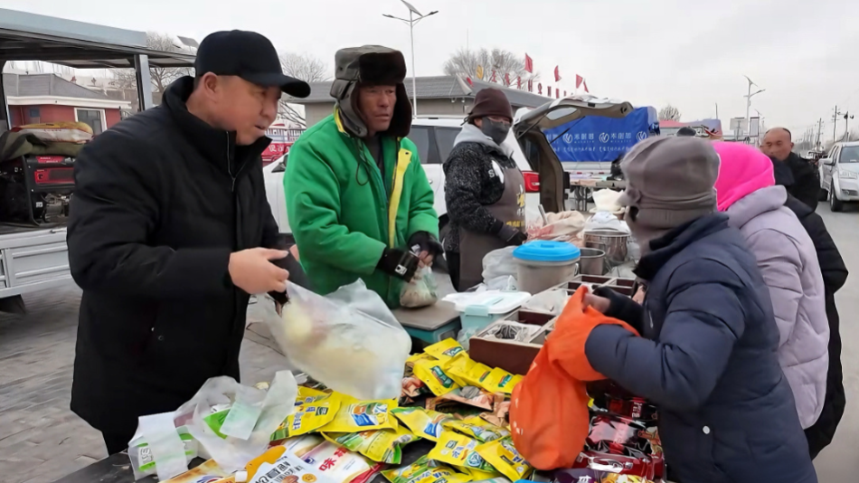 新春走基层 | 年货大集&ldquo;赶&rdquo;起来  浓浓年味&ldquo;热&rdquo;起来